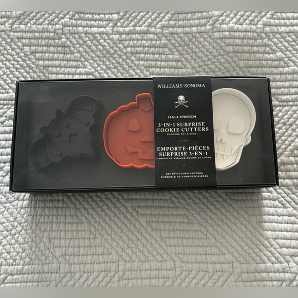Williams-Sonoma Halloween 3-IN-1 Surprise Cookie Cutters - Picture 3 of 4